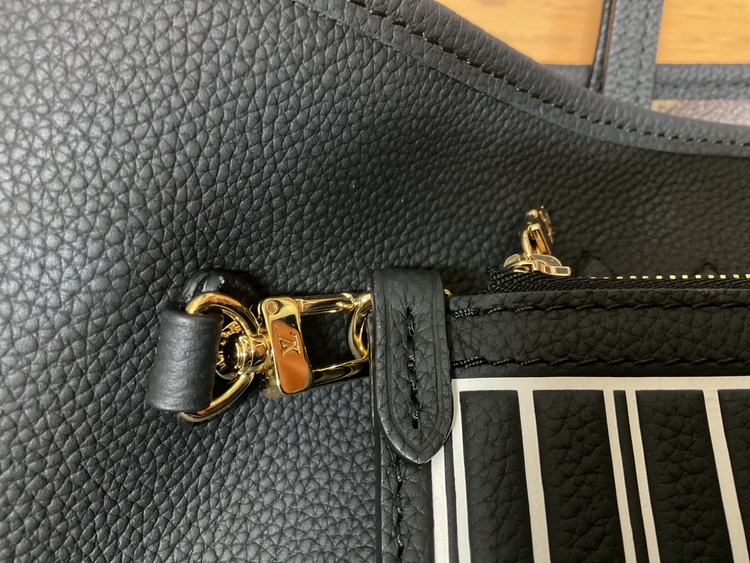 M28351  ネヴァーフル　インサイドアウト　MM  ブラック/モノグラム（ブランドバッグ）の商品画像 - 査定依頼日：2026年1月9日 - 最高査定価格：360,000円