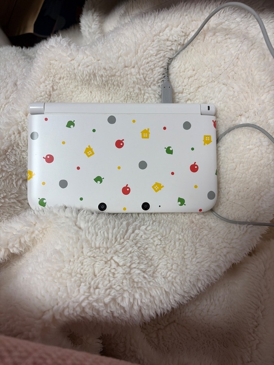 3DSLL とびだせどうぶつの森パック（ゲーム機本体・ゲームソフト）の商品画像 - 査定依頼日：2026年1月14日 - 最高査定価格：16,000円