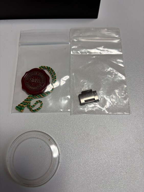 ロレックス サブマリーナー v244**（高級時計）の商品画像 - 査定依頼日：2026年4月1日 - 最高査定価格：1,600,000円