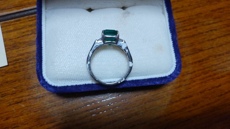 エメラルドの指輪（宝石）の商品画像 - 査定依頼日：2025年11月22日 - 最高査定価格：150,000円