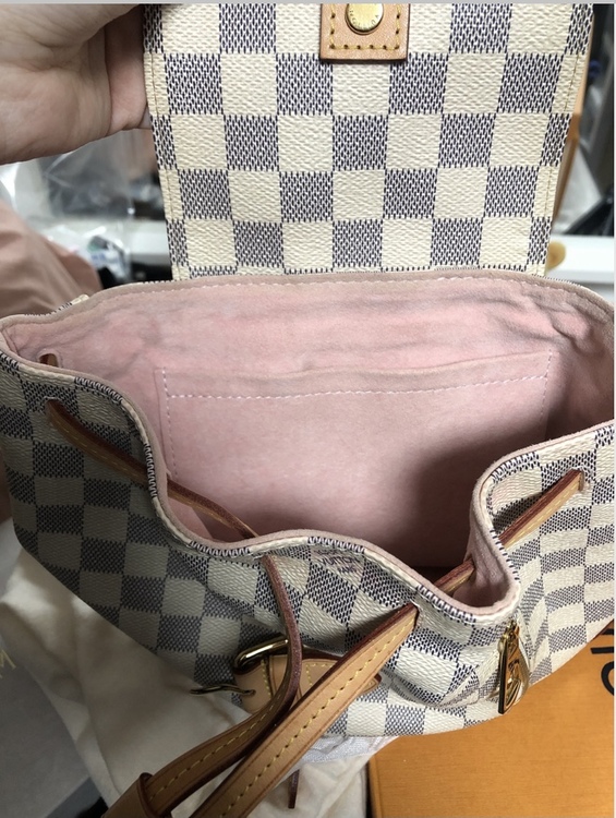 アズール　リュック（ブランドバッグ）の商品画像 - 査定依頼日：2022年4月27日 - 最高査定価格：120,000円