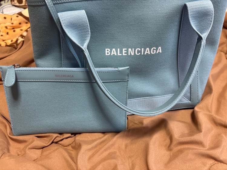 バレンシアガ  （ブランドバッグ）の商品画像 - 査定依頼日：2025年7月12日 - 最高査定価格：50,000円