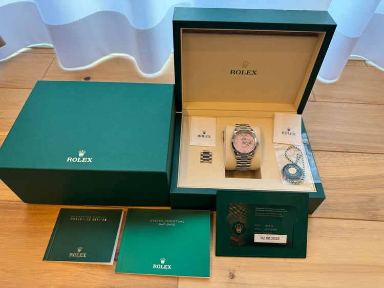 デイデイト36  128239 ピンクオパール（高級時計）の商品画像 - 査定依頼日：2025年8月2日 - 最高査定価格：7,100,000円