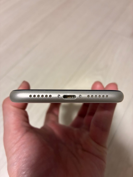 iPhone11 White 64Gb（スマホ）の商品画像 - 査定依頼日：2026年3月15日 - 最高査定価格：19,000円