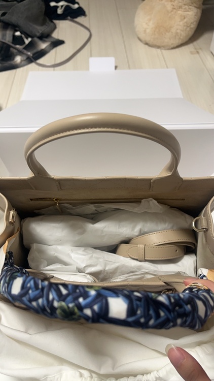 Dior Book Tote バッグ ミディアム（ブランドバッグ）の商品画像 - 査定依頼日：2026年6月26日 - 最高査定価格：200,000円