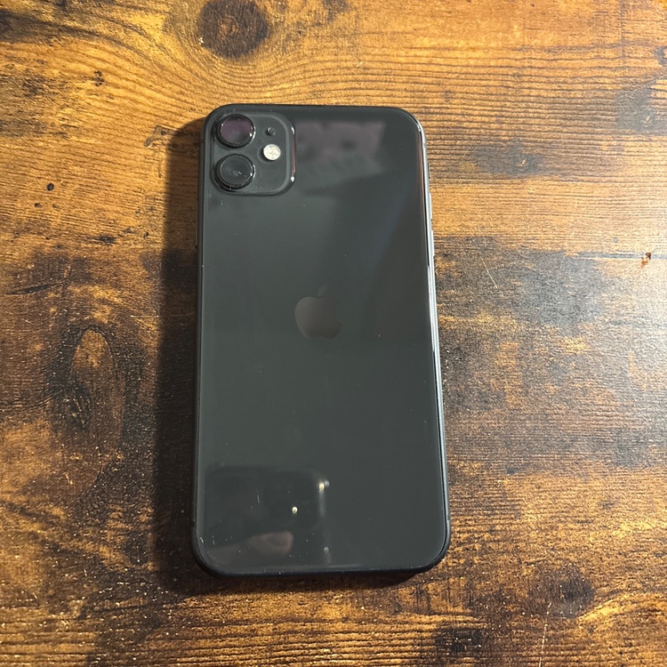 iPhone iPhone11 64GB au（スマホ）の商品画像 - 査定依頼日：2026年5月26日 - 最高査定価格：15,000円