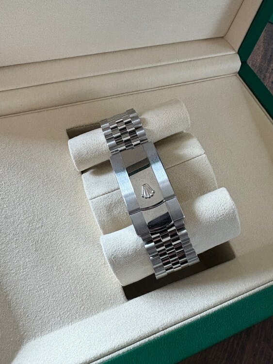 ロレックス デイトジャスト 126300（高級時計）の商品画像 - 査定依頼日：2025年3月7日 - 最高査定価格：1,250,000円