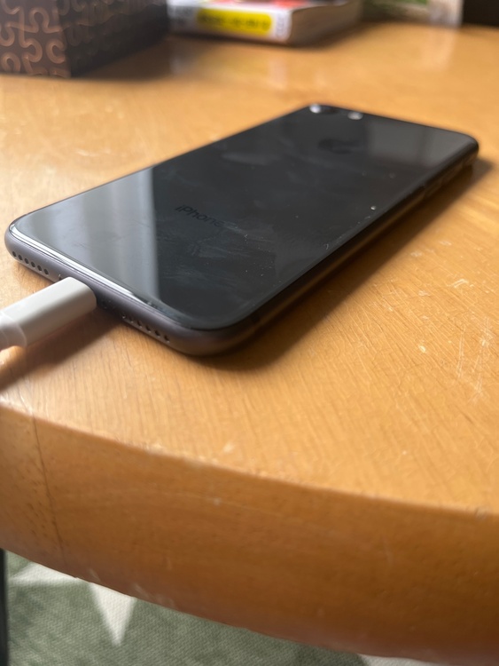 iPhone8 64GB docomo（スマホ）の商品画像 - 査定依頼日：2026年4月5日 - 最高査定価格：2,000円