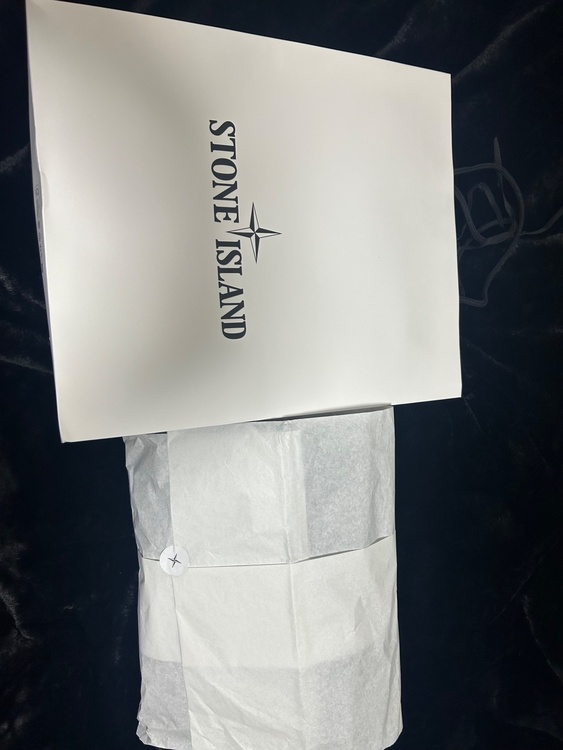 ストーンアイランド（古着・ファッション）の商品画像 - 査定依頼日：2026年1月21日 - 最高査定価格：16,000円