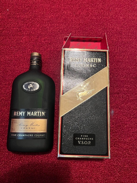 実家にあるので型番とかはわかりません（お酒）の商品画像 - 査定依頼日：2025年12月6日 - 最高査定価格：3,500円