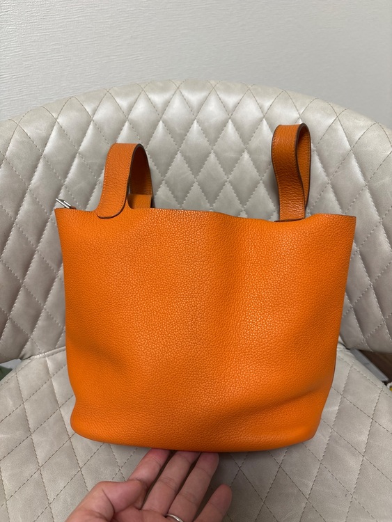 ピコタン　◻︎M（ブランドバッグ）の商品画像 - 査定依頼日：2025年11月27日 - 最高査定価格：240,000円