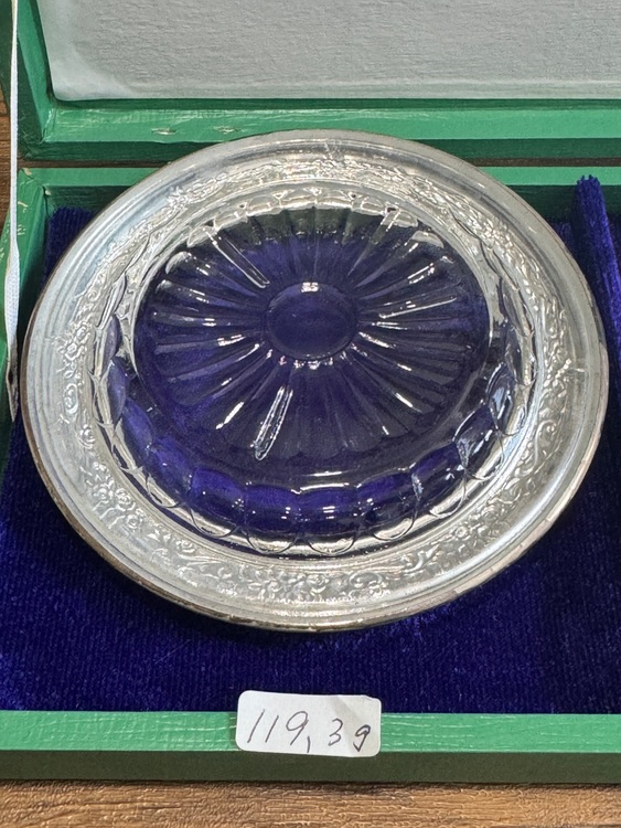 銀製品小物入れ　ガラス+銀（金・貴金属）の商品画像 - 査定依頼日：2025年8月6日 - 最高査定価格：9,000円