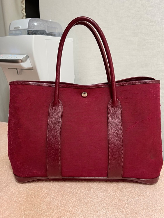 ガーデンパーティー　エンジ（ブランドバッグ）の商品画像 - 査定依頼日：2025年7月28日 - 最高査定価格：240,000円