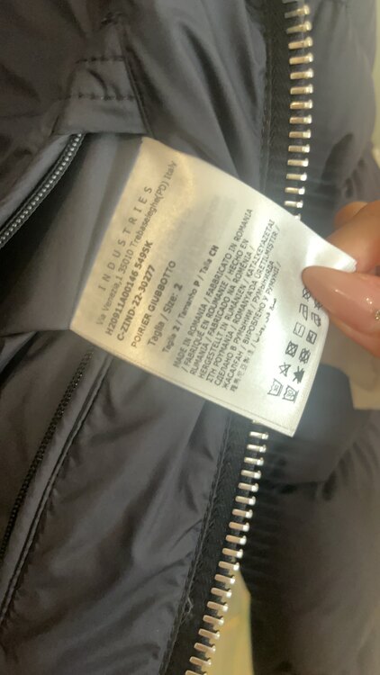 モンクレール POIRIER ダウンジャケット ブラック（古着・ファッション）の商品画像 - 査定依頼日：2025年4月3日 - 最高査定価格：30,000円