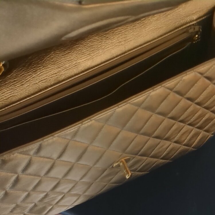 CHANELマドラッセ　ゴールド　1991〜1994（ブランドバッグ）の商品画像 - 査定依頼日：2025年12月28日 - 最高査定価格：400,000円