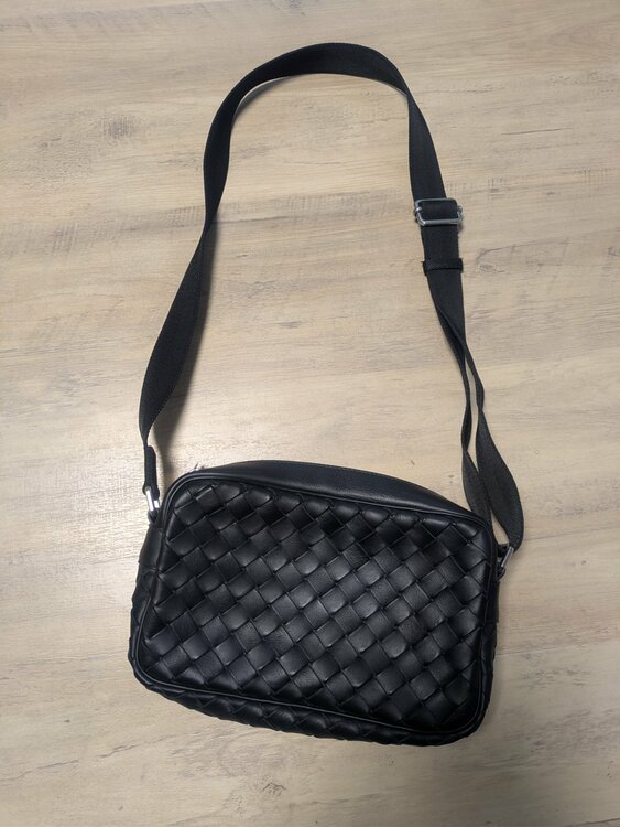 ショルダーバックイントレチャートP02584034X（ブランドバッグ）の商品画像 - 査定依頼日：2026年2月11日 - 最高査定価格：70,000円