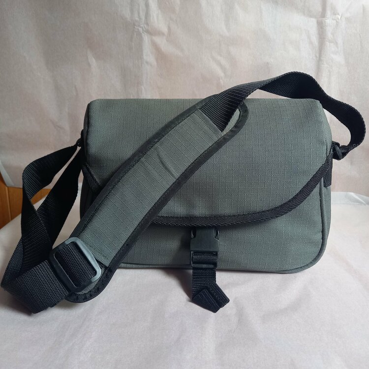 EOS Kiss IIIL（カメラ）の商品画像 - 査定依頼日：2025年12月11日 - 最高査定価格：300円