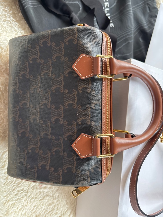 セリーヌ  （ブランドバッグ）の商品画像 - 査定依頼日：2025年10月12日 - 最高査定価格：160,000円