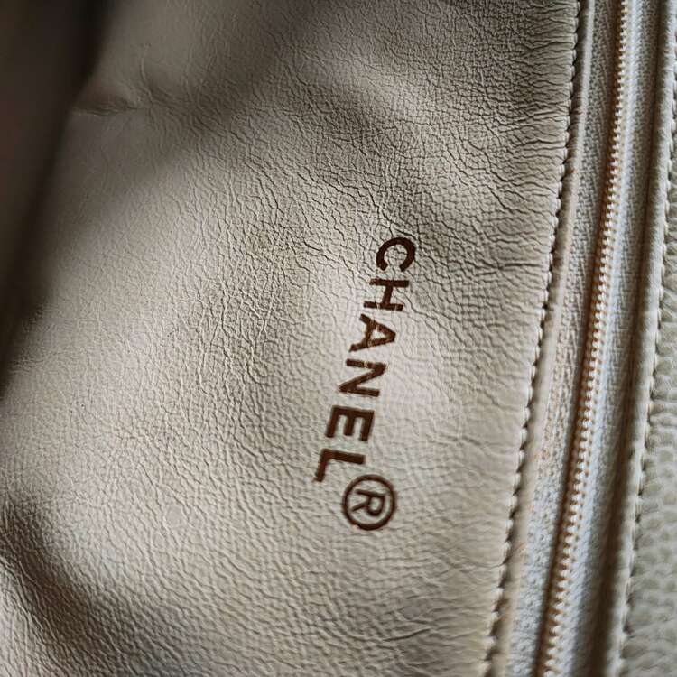 マトラッセ キャビアスキン チェーントートバッグ ココマーク ベージュ（ブランドバッグ）の商品画像 - 査定依頼日：2025年4月7日 - 最高査定価格：150,000円