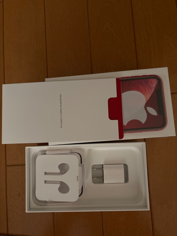 iPhone10空箱とコンセントケーブル（スマホ）の商品画像 - 査定依頼日：2026年8月11日 - 最高査定価格：13,500円