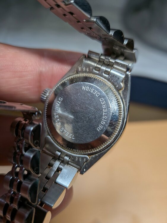 ロレックス オイスター パーペチュアル デイト レディース（金・貴金属）の商品画像 - 査定依頼日：2026年9月22日 - 最高査定価格：600,000円