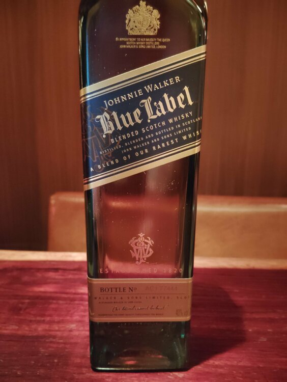 ジョニーウォーカー　ブルーラベル（お酒）の商品画像 - 査定依頼日：2026年3月22日 - 最高査定価格：9,500円