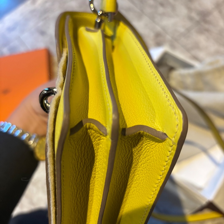 ロウリスミニ（ブランドバッグ）の商品画像 - 査定依頼日：2026年3月17日 - 最高査定価格：420,000円