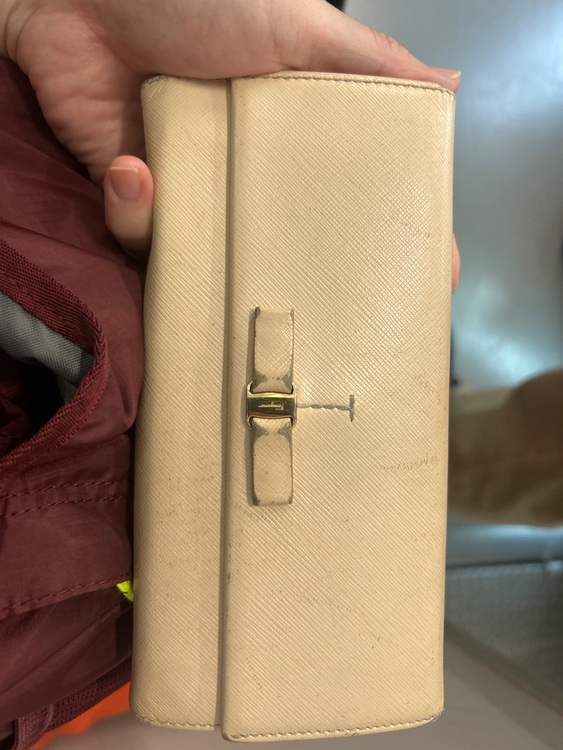 フェラガモ  （ブランドバッグ）の商品画像 - 査定依頼日：2025年6月7日 - 最高査定価格：5,000円