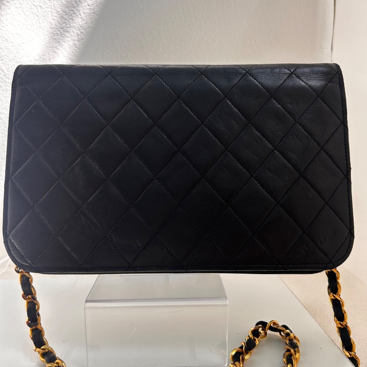 マトラッセ ラム プッシュロック a7766（ブランドバッグ）の商品画像 - 査定依頼日：2025年9月6日 - 最高査定価格：50,000円