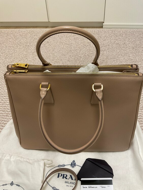 プラダ  （ブランドバッグ）の商品画像 - 査定依頼日：2025年5月22日 - 最高査定価格：32,400円