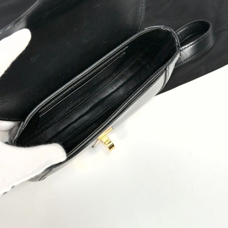 スモール ブザス 16 セーズ ショルダーバッグ（ブランドバッグ）の商品画像 - 査定依頼日：2025年5月27日 - 最高査定価格：177,000円