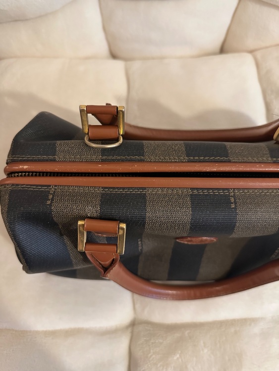 フェンディ  （ブランドバッグ）の商品画像 - 査定依頼日：2025年9月20日 - 最高査定価格：30,000円