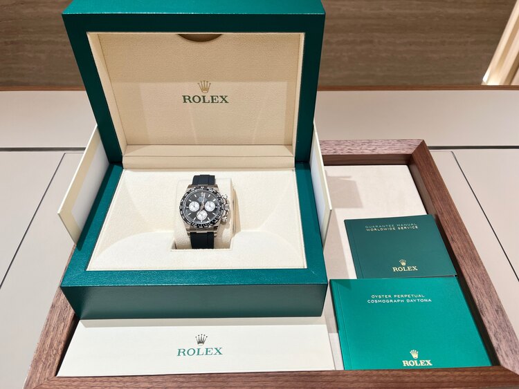 デイトナ　オイスターフレックス（高級時計）の商品画像 - 査定依頼日：2024年12月28日 - 最高査定価格：6,300,000円