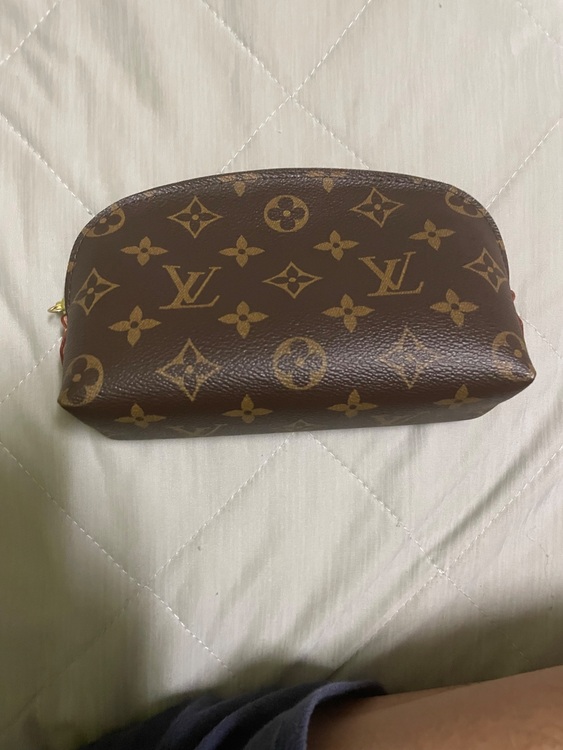 ポーチ（ブランド財布・小物）の商品画像 - 査定依頼日：2025年10月26日 - 最高査定価格：35,000円