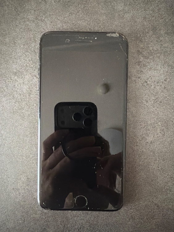 iPhone iPhone7 Plus 256GB SIMフリー（スマホ）の商品画像 - 査定依頼日：2026年9月5日 - 最高査定価格：2,000円