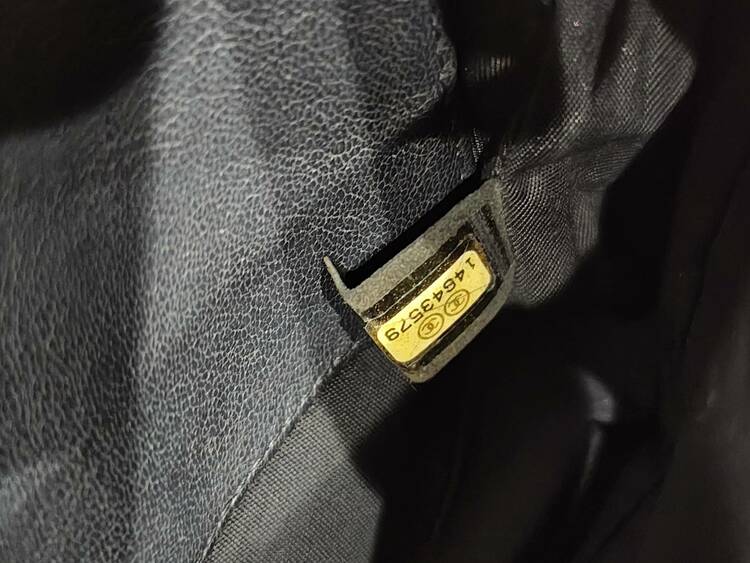 ハーフムーンチェーンショルダー　ラムスキン（ブランドバッグ）の商品画像 - 査定依頼日：2026年5月8日 - 最高査定価格：140,000円