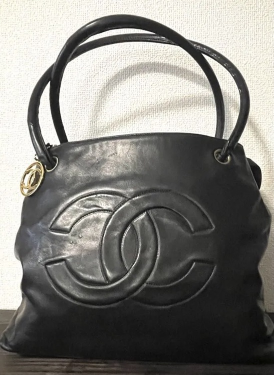 デカココマーク　チャーム付　カーフショルダーバッグ（ブランドバッグ）の商品画像 - 査定依頼日：2026年3月3日 - 最高査定価格：100,000円