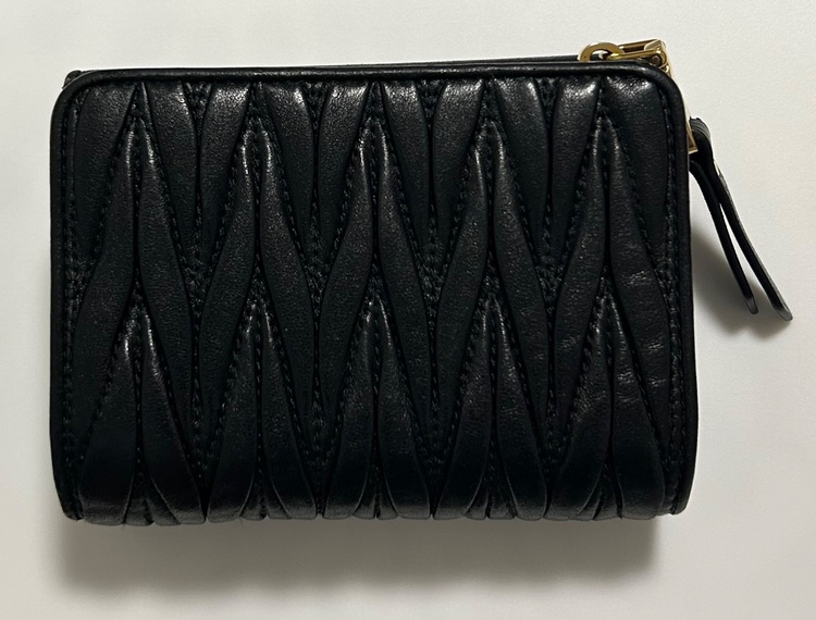 ミュウミュウ  （ブランドバッグ）の商品画像 - 査定依頼日：2026年4月12日 - 最高査定価格：30,000円