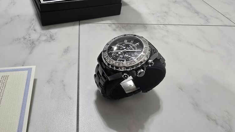 J12 クロノグラフ アフターベゼル（高級時計）の商品画像 - 査定依頼日：2025年10月1日 - 最高査定価格：350,000円