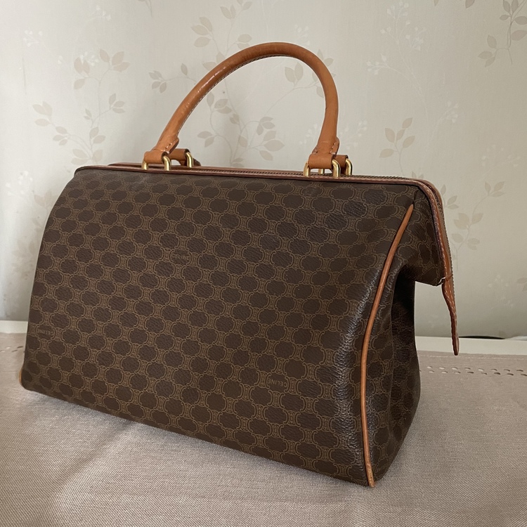 マガダム　2wayボストン（ブランドバッグ）の商品画像 - 査定依頼日：2022年4月7日 - 最高査定価格：13,000円