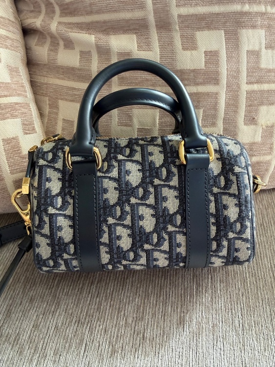 ディオール　グルーヴ 　ショルダーバッグ（ブランドバッグ）の商品画像 - 査定依頼日：2026年2月27日 - 最高査定価格：270,000円