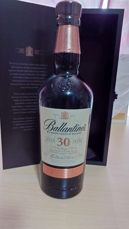 バランタイン３０年（お酒）の商品画像 - 査定依頼日：2025年3月18日 - 最高査定価格：16,000円