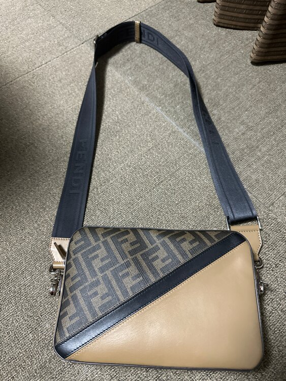 7M0286-AJF8_F1EGA_15_TU（ブランドバッグ）の商品画像 - 査定依頼日：2024年12月23日 - 最高査定価格：80,000円