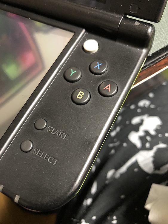 Newニンテンドー3DS ライムブラック（ゲーム機本体・ゲームソフト）の商品画像 - 査定依頼日：2020年4月7日 - 最高査定価格：4,200円