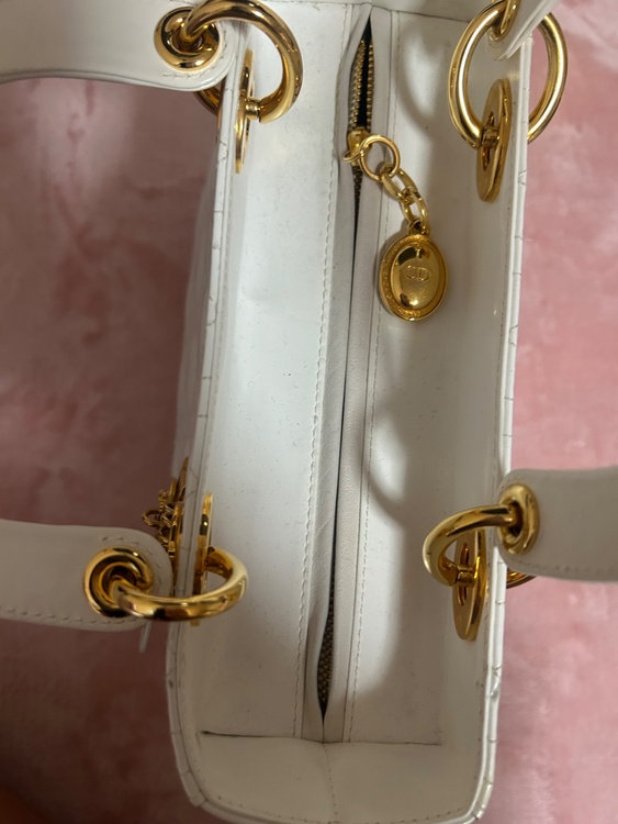 レディディオール2way（ブランドバッグ）の商品画像 - 査定依頼日：2026年2月19日 - 最高査定価格：140,000円