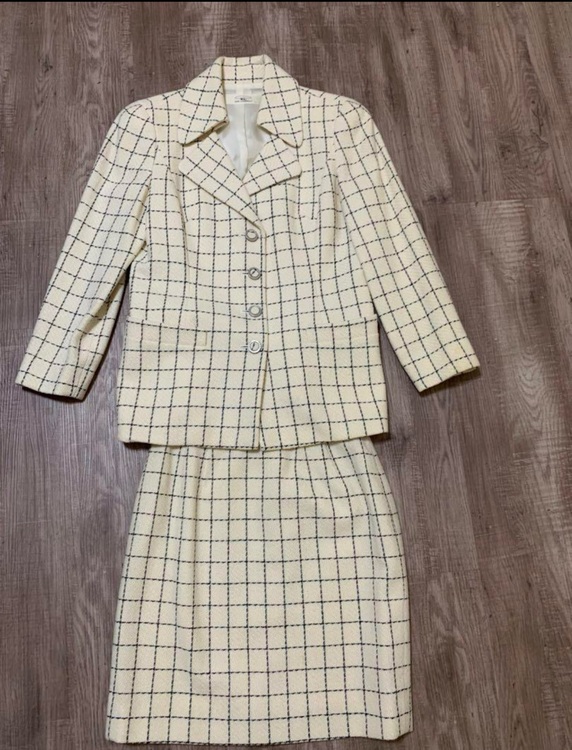 カールラガーフェルドのスカートスーツ（古着・ファッション）の商品画像 - 査定依頼日：2025年6月12日 - 最高査定価格：2,000円