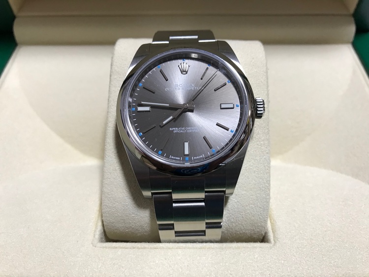 オイスターパーペチュアル114300ダークロジウム39（高級時計）の商品画像 - 査定依頼日：2022年8月3日 - 最高査定価格：860,000円