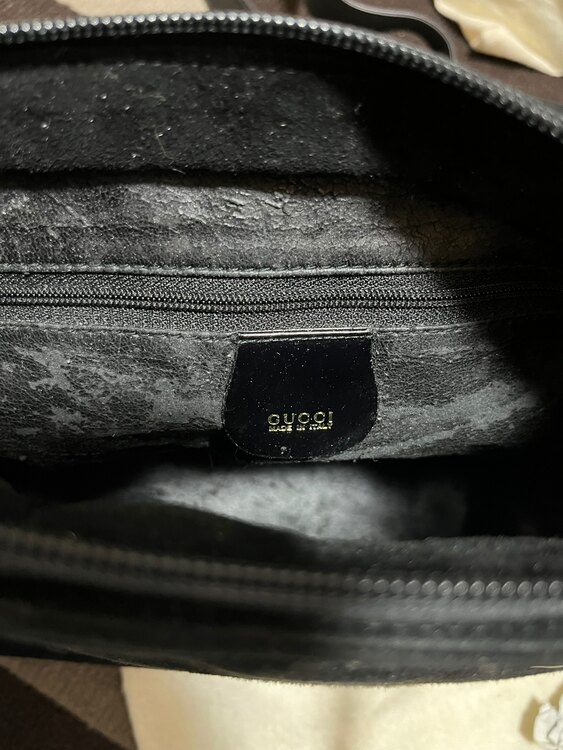 グッチ トート ビジネスバッグ スウェード 黒 フォーマル FP777（ブランドバッグ）の商品画像 - 査定依頼日：2025年4月2日 - 最高査定価格：7,000円