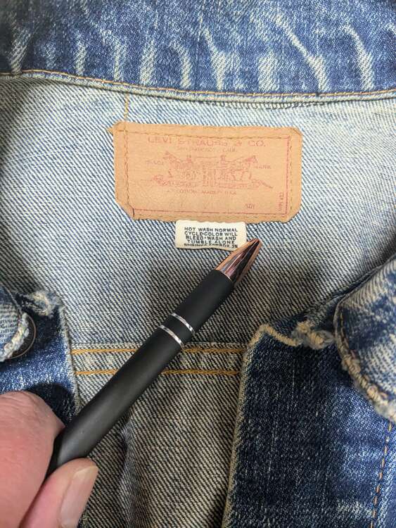 リーバイス（古着・ファッション）の商品画像 - 査定依頼日：2025年3月6日 - 最高査定価格：1,000円