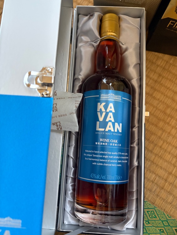 KAVARAN WINE OAK（お酒）の商品画像 - 査定依頼日：2026年5月10日 - 最高査定価格：10,000円